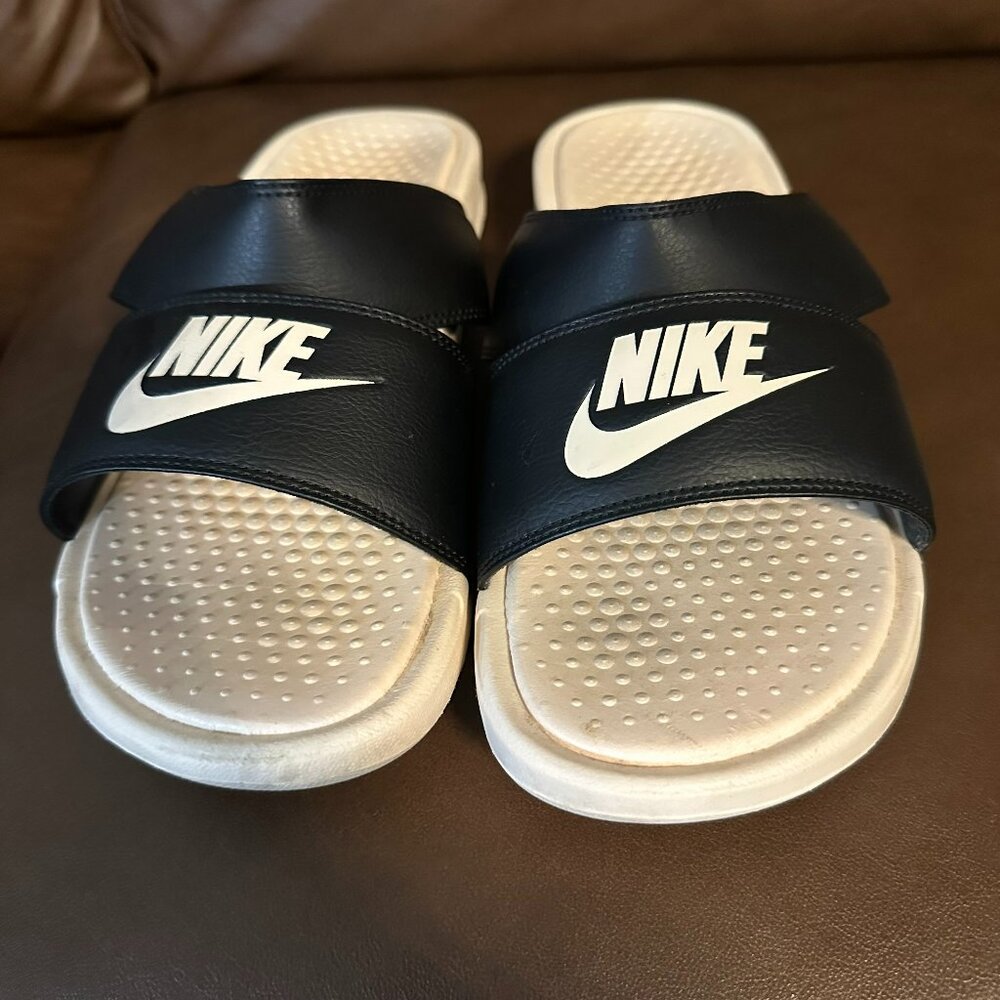 Nike Womens Benassi Duo Ultra Slide Sandals